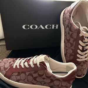 Coach wine 8.5 D